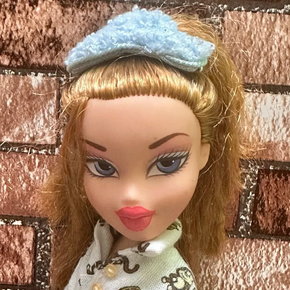 MGA Entertainment  vintage Bratz Cloe doll